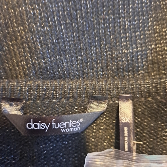 Daisy Fuentes women's size 3X black shimmery sweater, super soft, New - Picture 3 of 8
